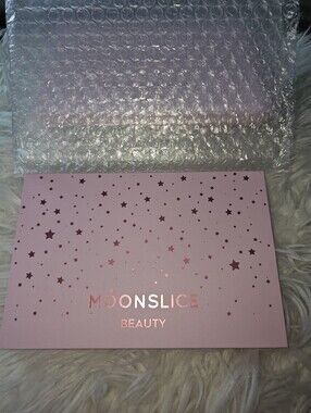 Moonslice Beauty Pink & Berry 15-Shade Eyeshadow Palette
